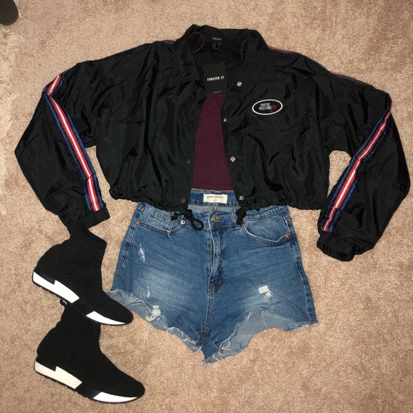 Cropped and Detailed Windbreaker - Picture 1 of 5